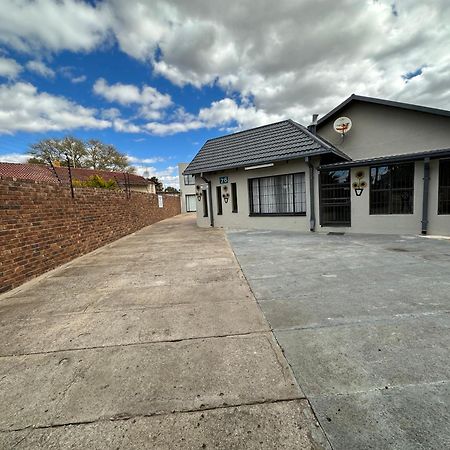 Favour Guest House Polokwane Eksteriør bilde